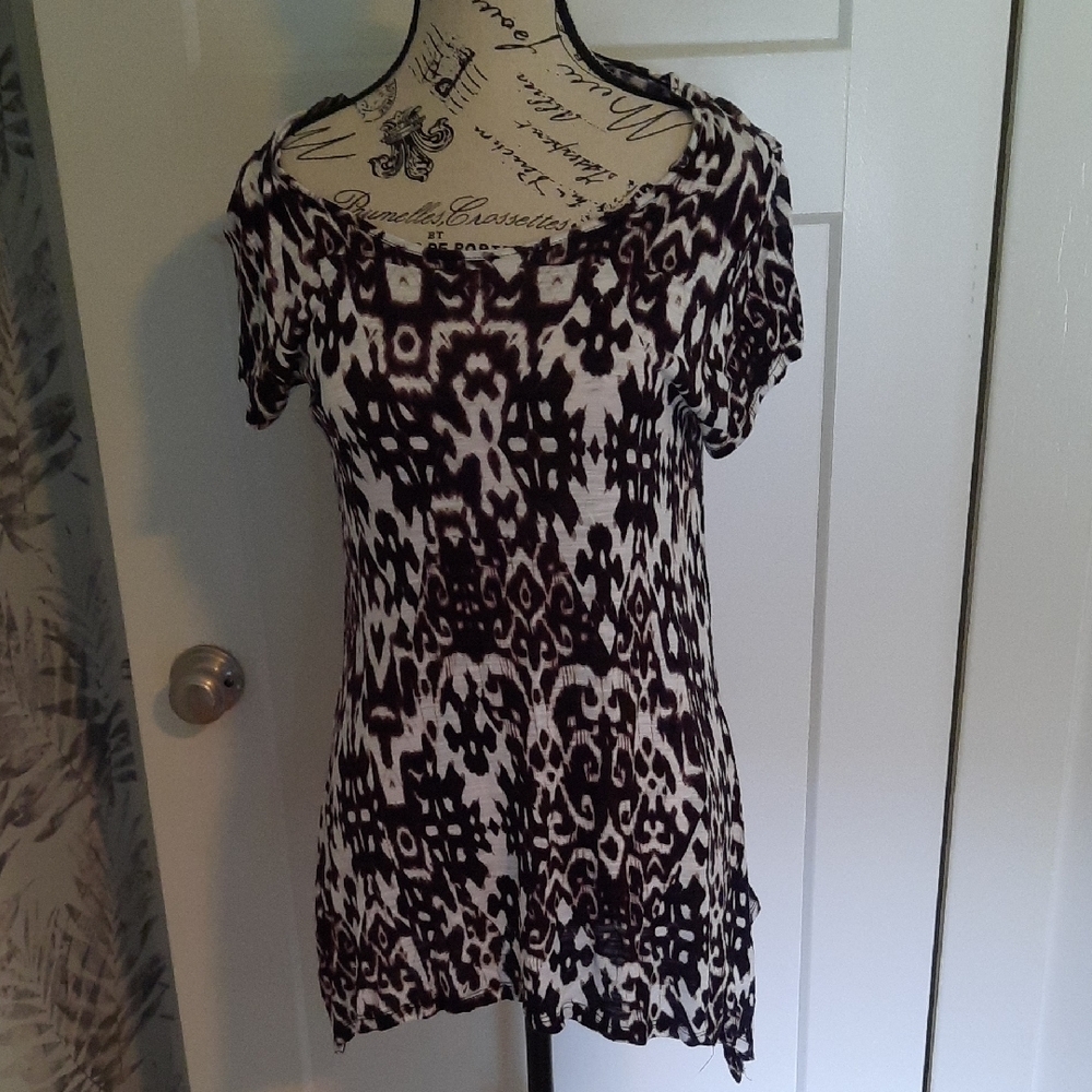 Women's Purple and White Patterned Top